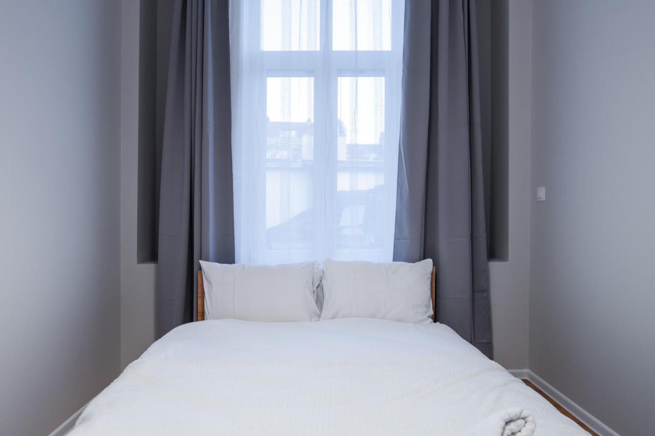 New Black & White - 2Bdr Apartment With Balcony Sofia Extérieur photo